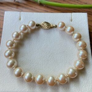 Vintage Marvella Pearl Bracelet with Gold Clasp